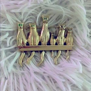 Vintage Cats Sitting on a Ledge Brooch ACJ